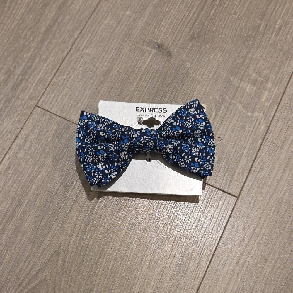 NWT Express Bowtie